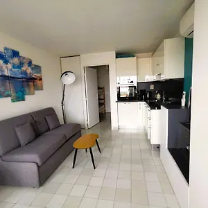https://studio-refait-a-neuf-a-500-m-des-plages-et-du-port.fr-provencehotel.com